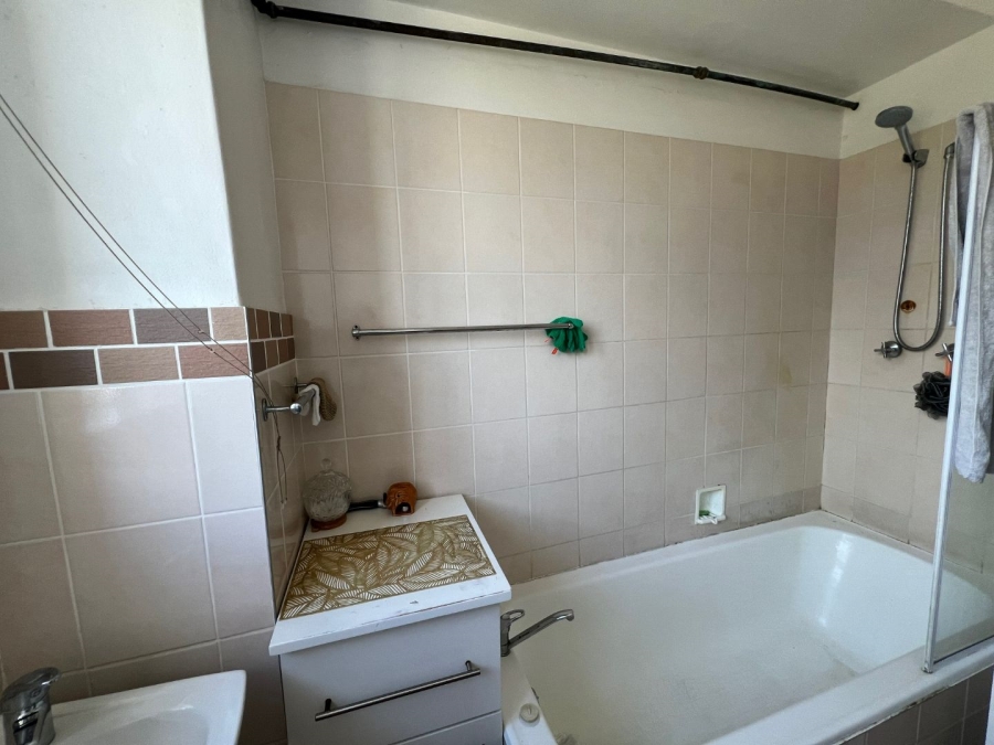 To Let 1 Bedroom Property for Rent in Humewood Eastern Cape